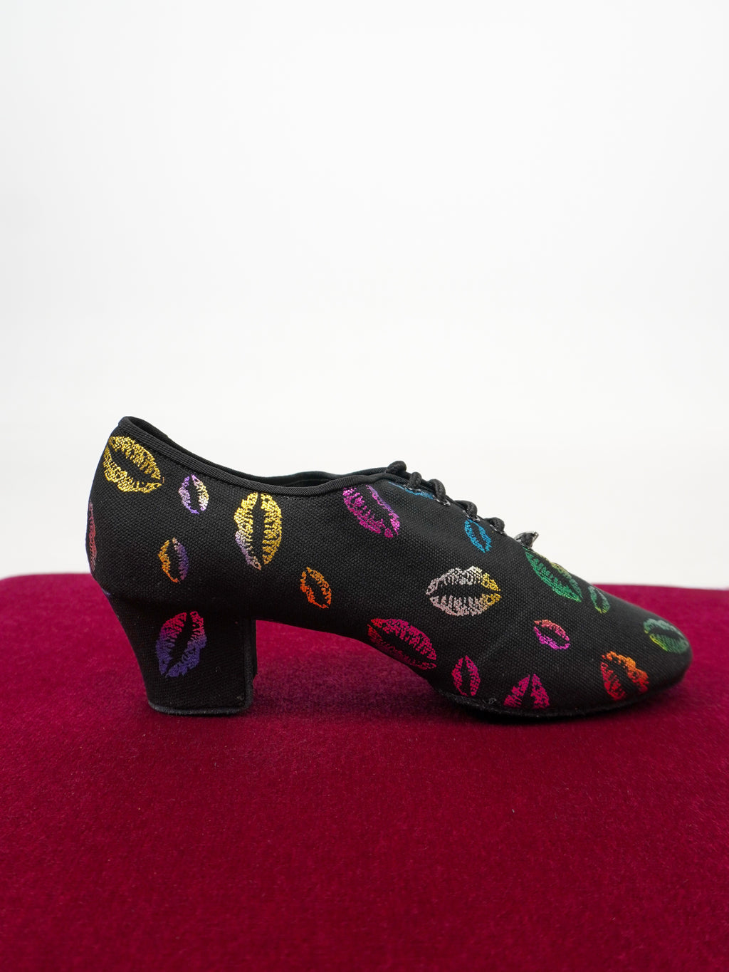 Model T1-B with Rainbow Kisses