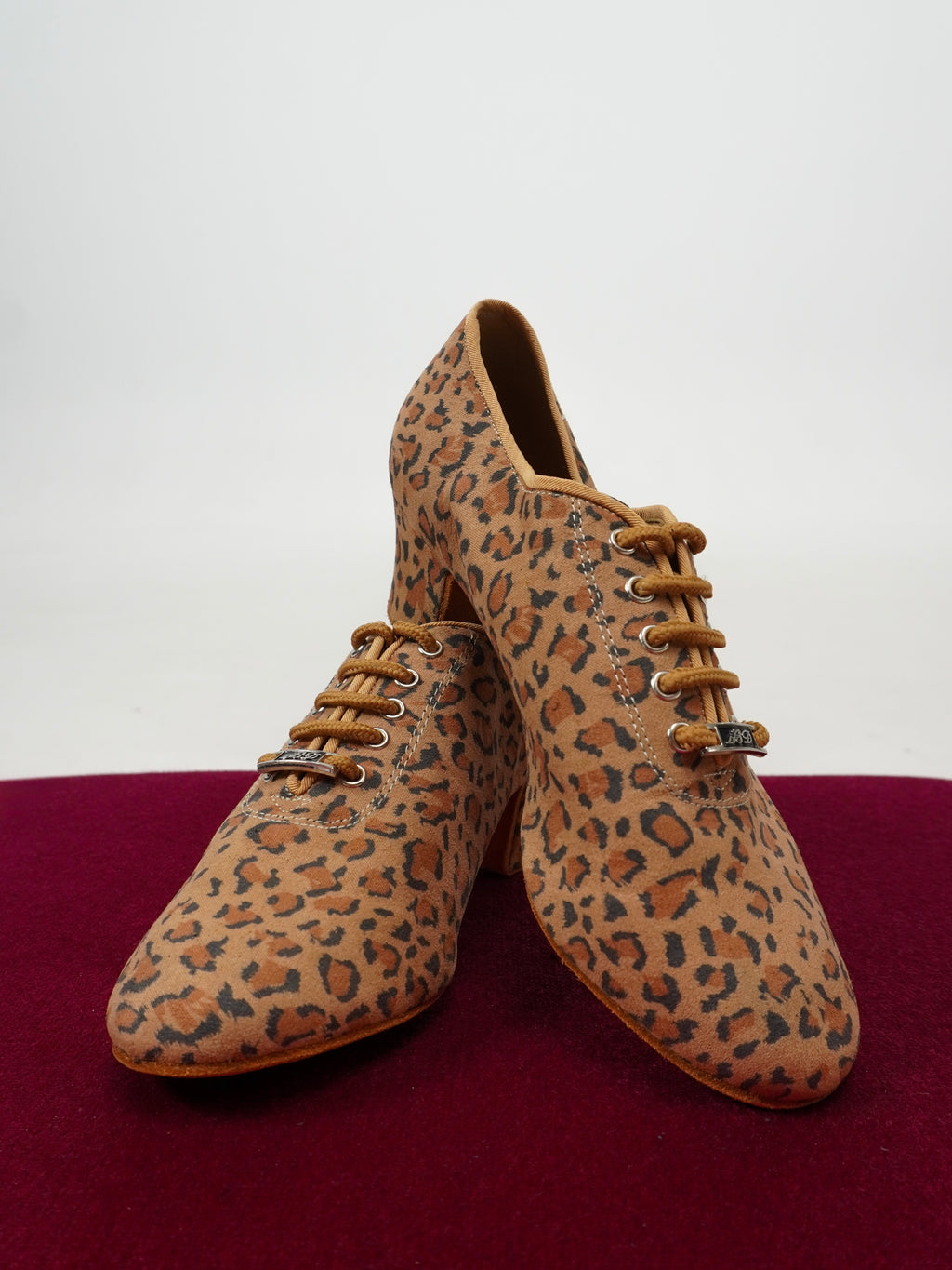 Model T1-B in Leopard