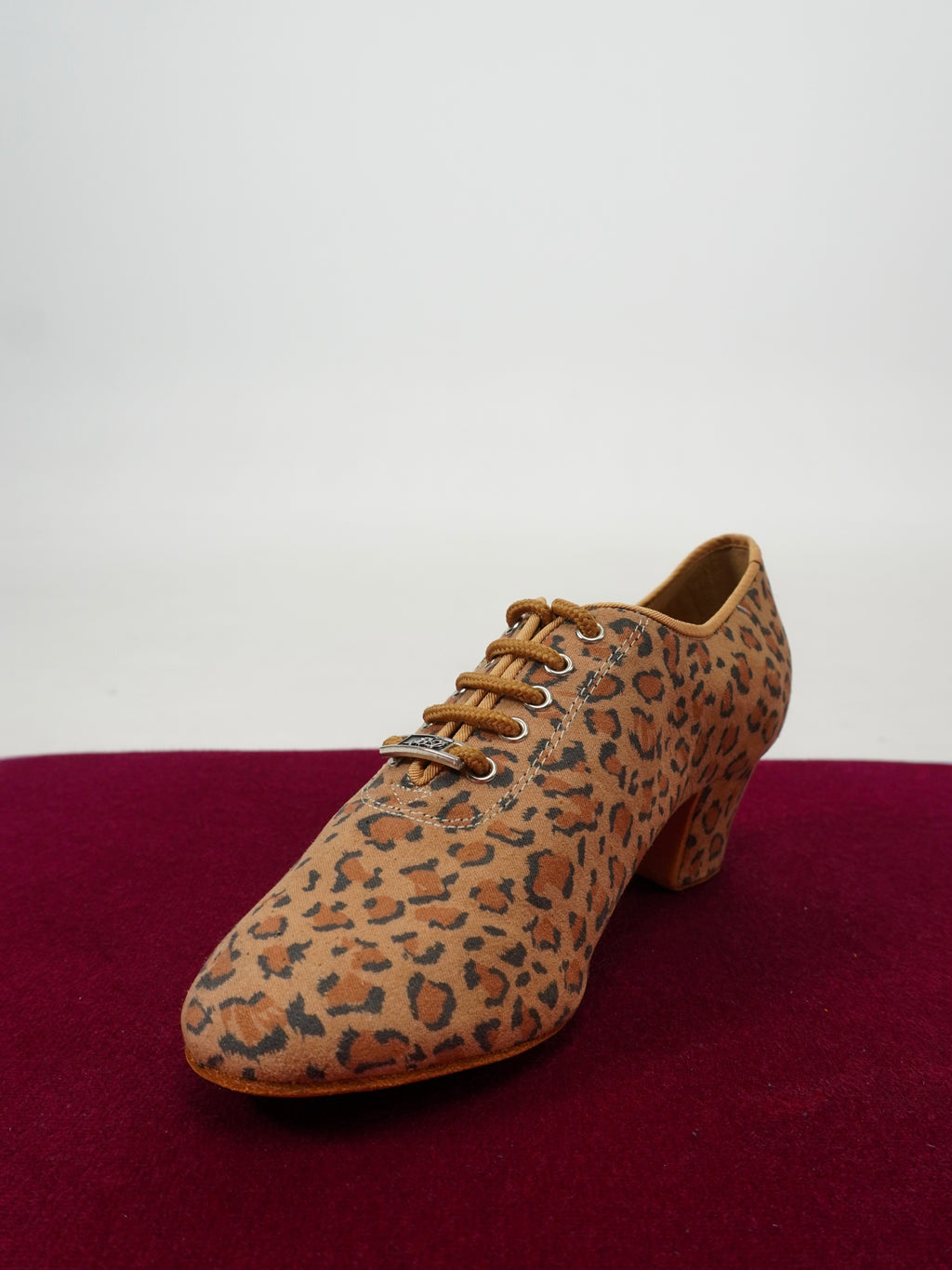 Model T1-B in Leopard