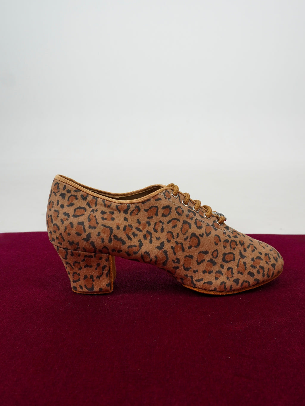 Model T1-B in Leopard