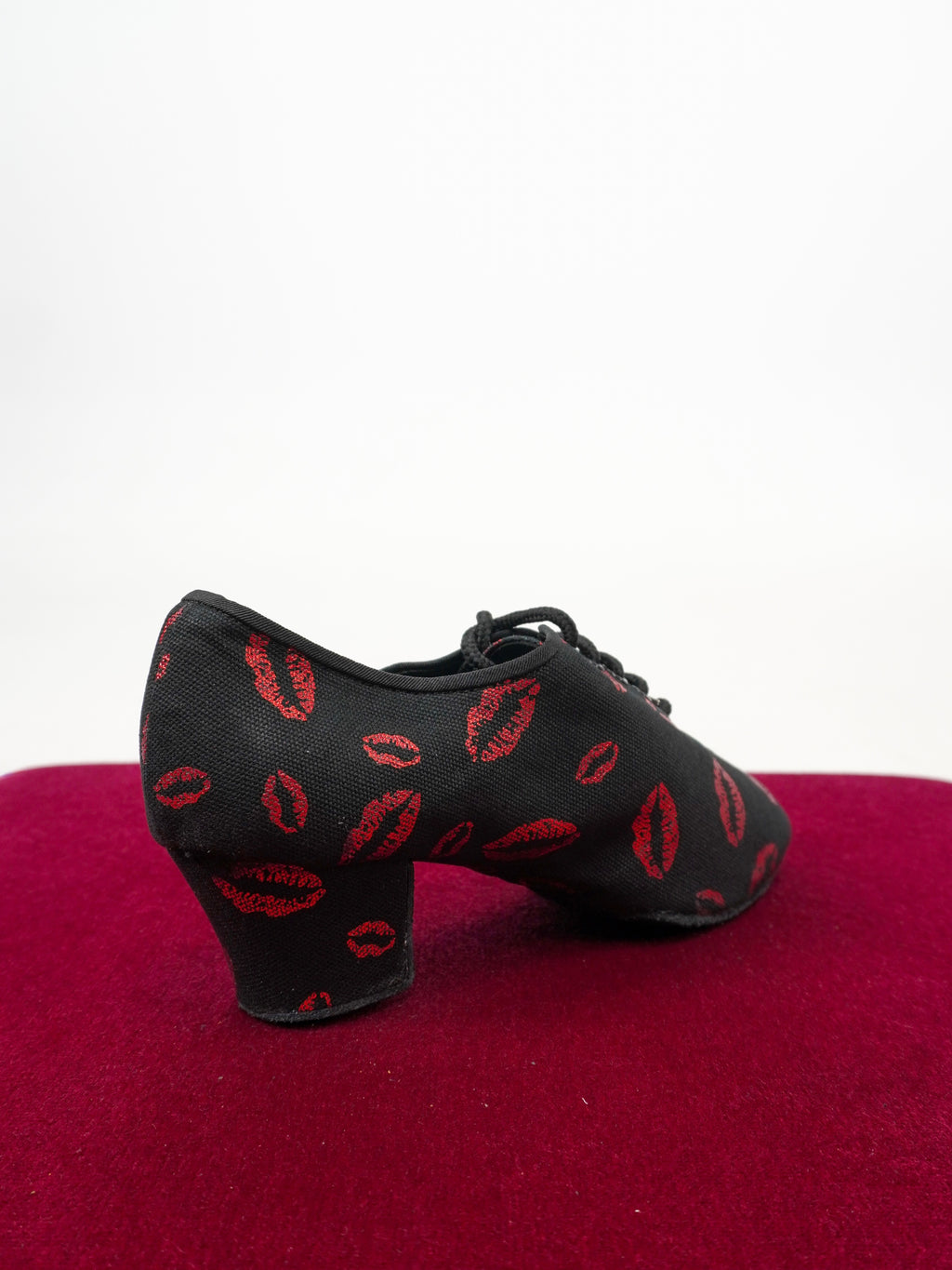 Model T1-B with Red Kisses