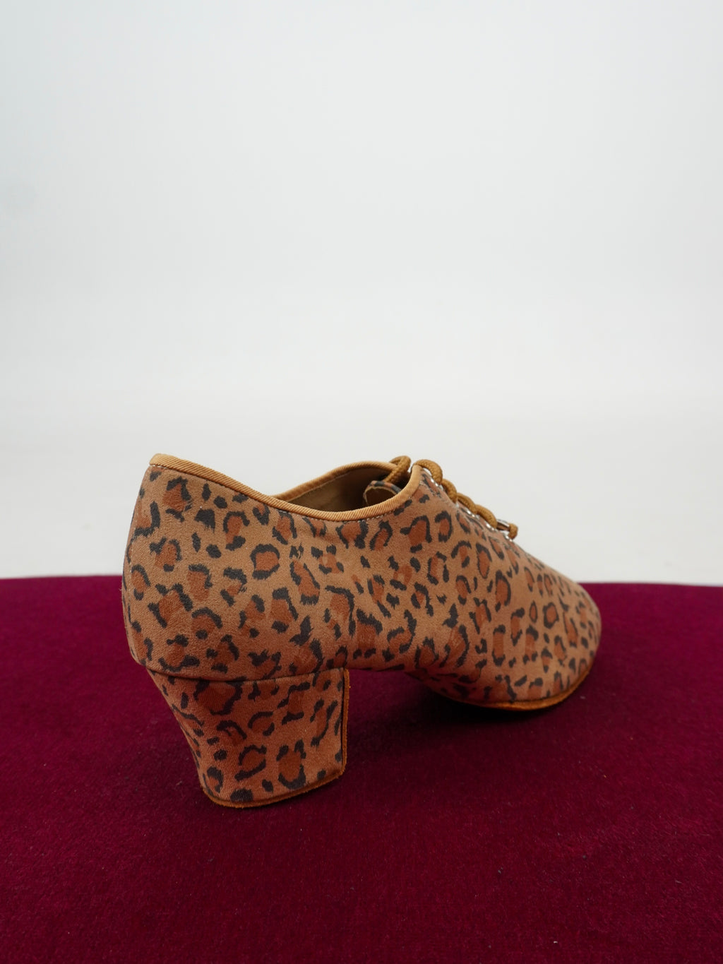 Model T1-B in Leopard