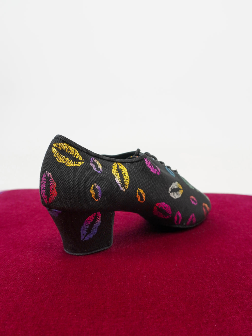 Model T1-B with Rainbow Kisses