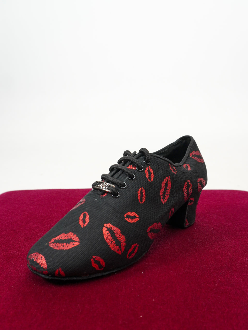 Model T1-B with Red Kisses