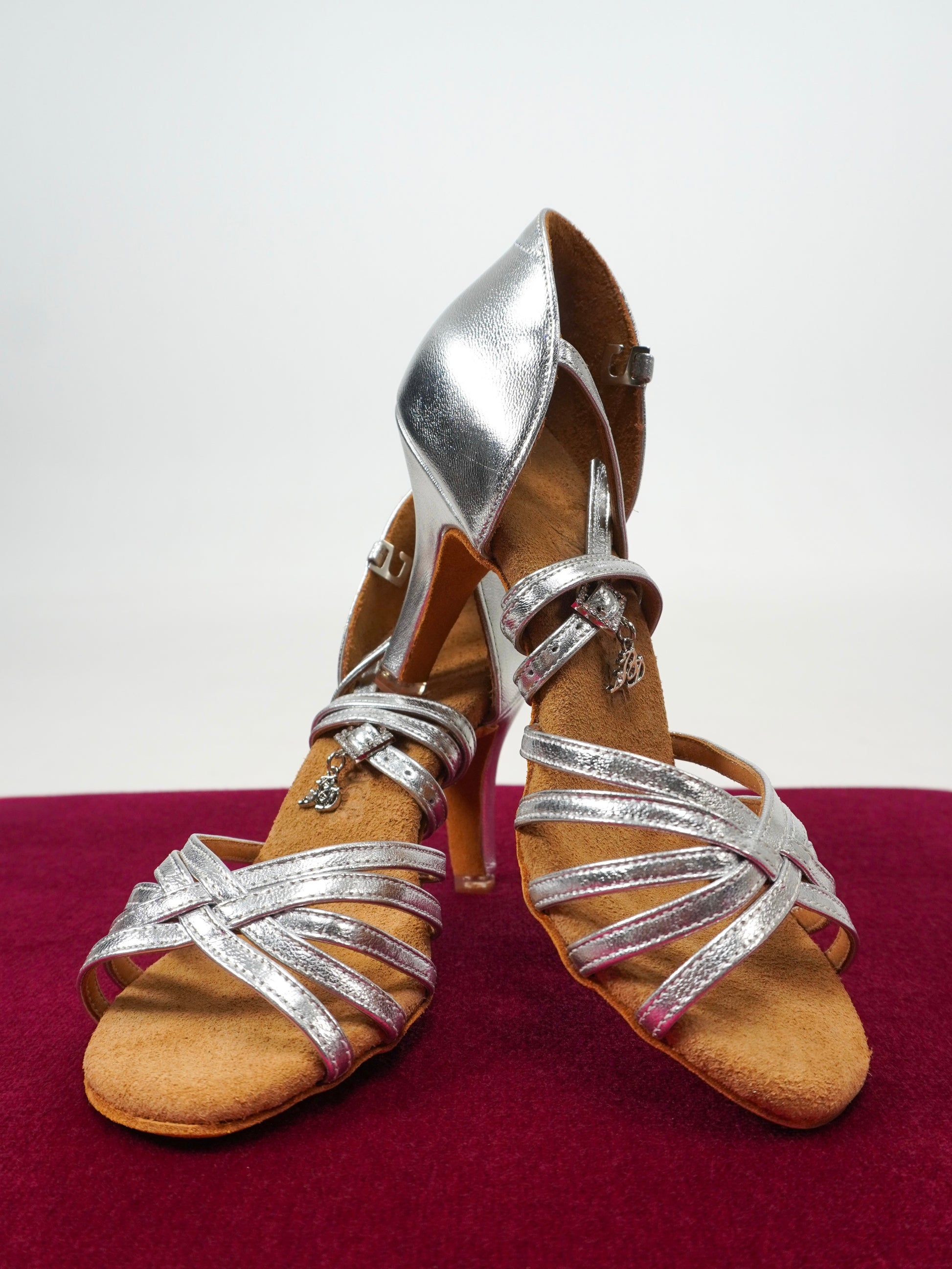Model 216 in Silver Leather