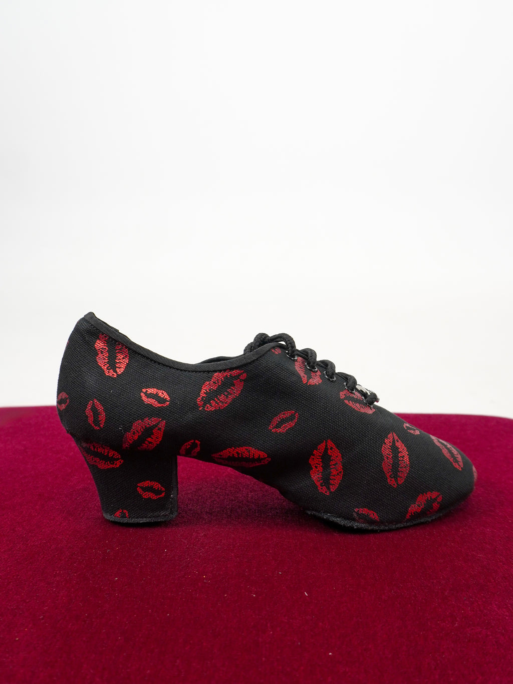 Model T1-B with Red Kisses