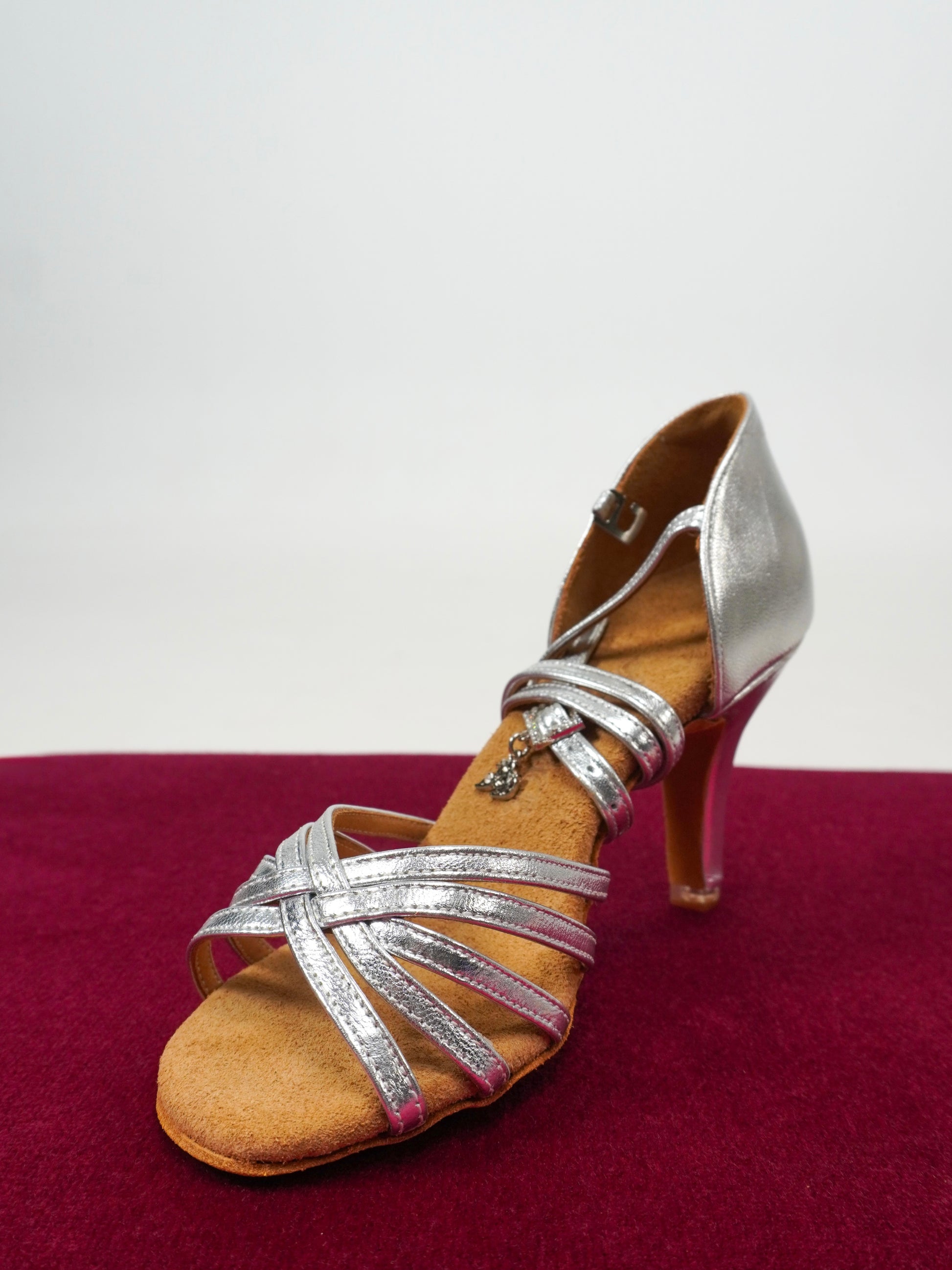 Model 216 in Silver Leather
